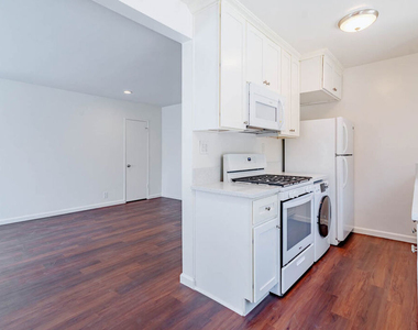 11749 Riverside Drive - Photo Thumbnail 11