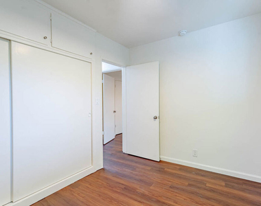 11749 Riverside Drive - Photo Thumbnail 16