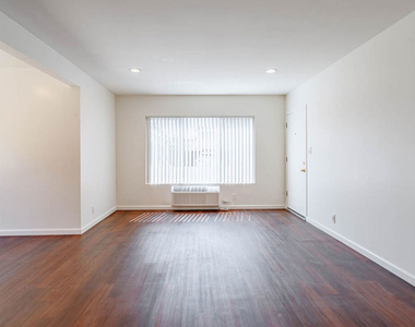 11749 Riverside Drive - Photo Thumbnail 7