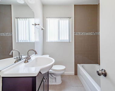 11749 Riverside Drive - Photo Thumbnail 19