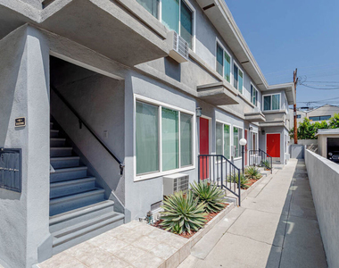 11749 Riverside Drive - Photo Thumbnail 2
