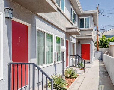 11749 Riverside Drive - Photo Thumbnail 3