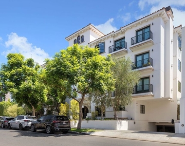 718 N Croft Avenue - Photo Thumbnail 3