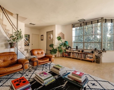 1530 N Easterly Terrace - Photo Thumbnail 11
