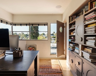 1530 N Easterly Terrace - Photo Thumbnail 13
