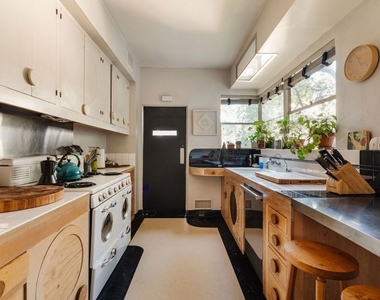 1530 N Easterly Terrace - Photo Thumbnail 8