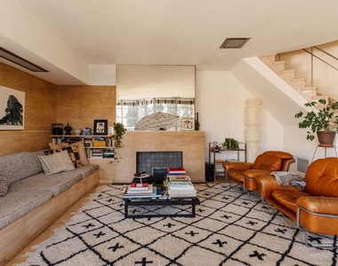 1530 N Easterly Terrace - Photo Thumbnail 4