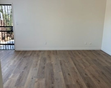 3119 W 71st Street - Photo Thumbnail 4