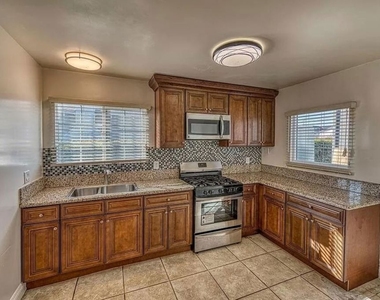 1588 1/2 W 36th Street - Photo Thumbnail 7