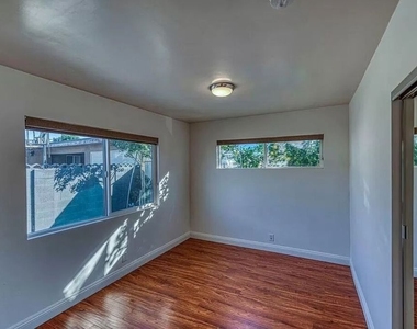 1588 1/2 W 36th Street - Photo Thumbnail 10