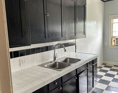 1901 N Commonwealth Avenue - Photo Thumbnail 2