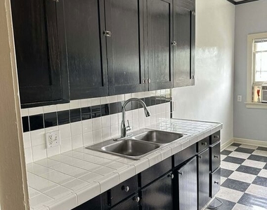 1901 N Commonwealth Avenue - Photo Thumbnail 1