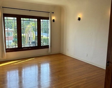 1901 N Commonwealth Avenue - Photo Thumbnail 1