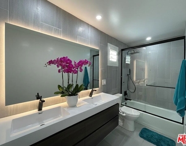 7842 W 79th Street - Photo Thumbnail 15