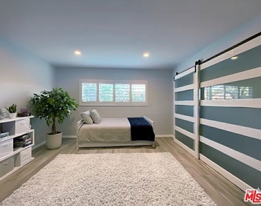 7842 W 79th Street - Photo Thumbnail 16