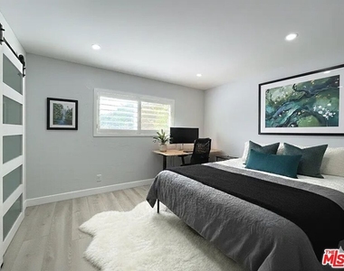 7842 W 79th Street - Photo Thumbnail 14