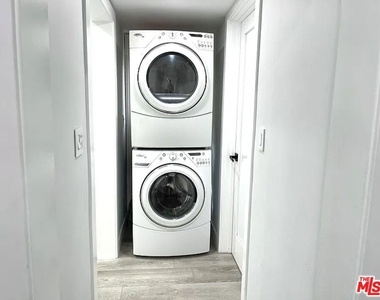 7842 W 79th Street - Photo Thumbnail 11