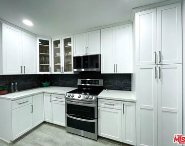 7842 W 79th Street - Photo Thumbnail 8