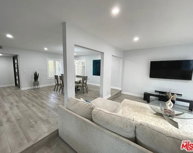 7842 W 79th Street - Photo Thumbnail 4