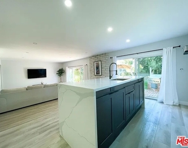7842 W 79th Street - Photo Thumbnail 7
