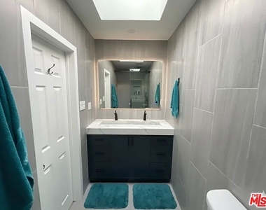 7842 W 79th Street - Photo Thumbnail 19