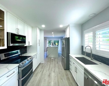 7842 W 79th Street - Photo Thumbnail 9