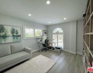7842 W 79th Street - Photo Thumbnail 17