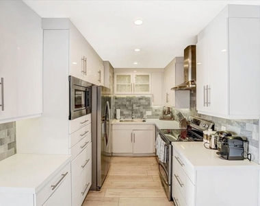 10433 Wilshire Boulevard - Photo Thumbnail 4