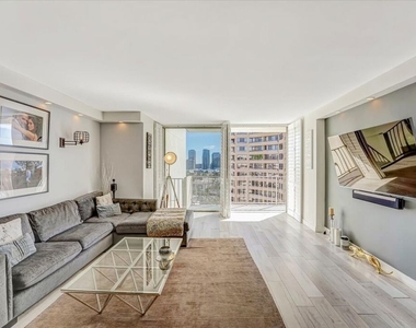 10433 Wilshire Boulevard - Photo Thumbnail 2