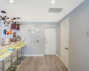 10433 Wilshire Boulevard - Photo Thumbnail 6