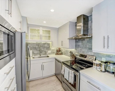10433 Wilshire Boulevard - Photo Thumbnail 5