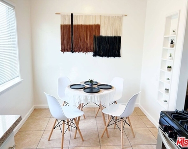 17228 Vanowen Street - Photo Thumbnail 4