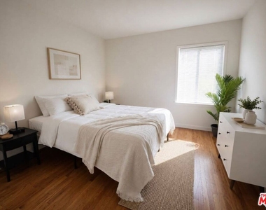 17228 Vanowen Street - Photo Thumbnail 8