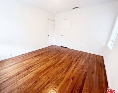 17228 Vanowen Street - Photo Thumbnail 14
