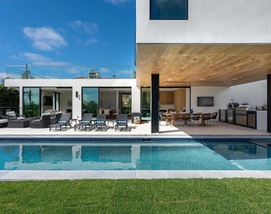 1605 Burgundy Rd - Photo Thumbnail 2