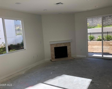 1204 Vista Heights Court - Photo Thumbnail 5