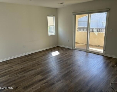 1204 Vista Heights Court - Photo Thumbnail 11
