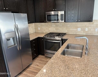 1204 Vista Heights Court - Photo Thumbnail 6