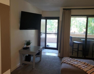 2810 N Arcadia Court - Photo Thumbnail 4
