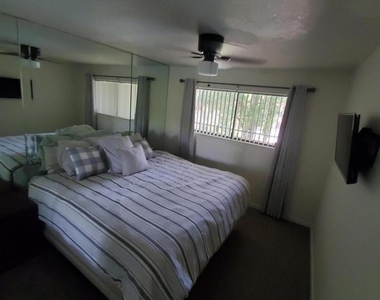 2810 N Arcadia Court - Photo Thumbnail 10