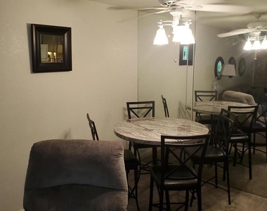 2810 N Arcadia Court - Photo Thumbnail 8