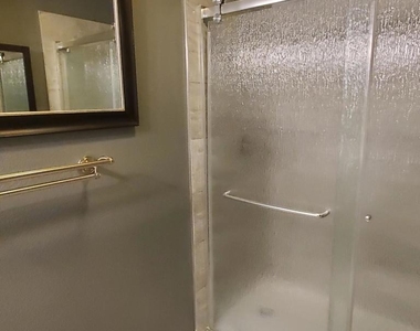 2810 N Arcadia Court - Photo Thumbnail 11