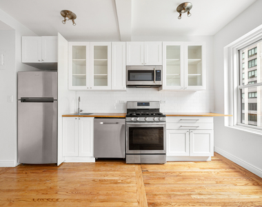 433 West 34th Street - Photo Thumbnail 5