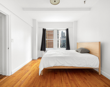433 West 34th Street - Photo Thumbnail 8