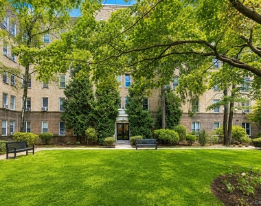 472 Gramatan Avenue - Photo Thumbnail 13
