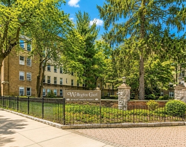 472 Gramatan Avenue - Photo Thumbnail 12