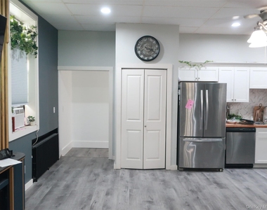 15 Goshen Avenue - Photo Thumbnail 10