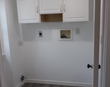 15 Goshen Avenue - Photo Thumbnail 16