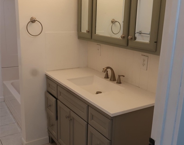 15 Goshen Avenue - Photo Thumbnail 14