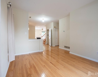 1301 Dahlia Circle - Photo Thumbnail 4